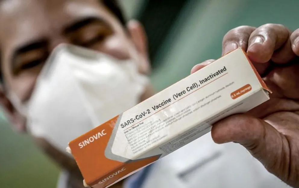 La vacuna CoronaVac reduce la mortalidad 97% y la Pfizer 80%