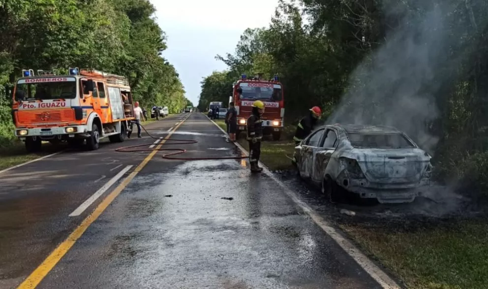Iguazú: se incendió un vehículo sobre la ruta 12 en cercanías al Ejército Argentino