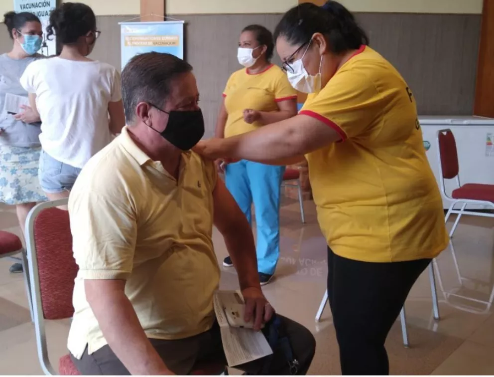 Sin filas se desarrolla el operativo de vacunación anti covid en Iguazú