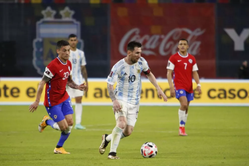 Argentina fue de mayor a menor y se quedó con un tibio empate ante Chile en Santiago del Estero