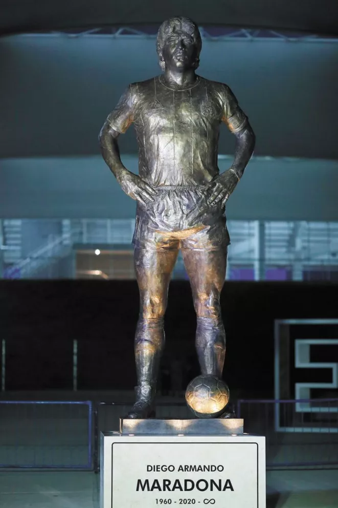 Inauguraron una estatua en homenaje al Diego