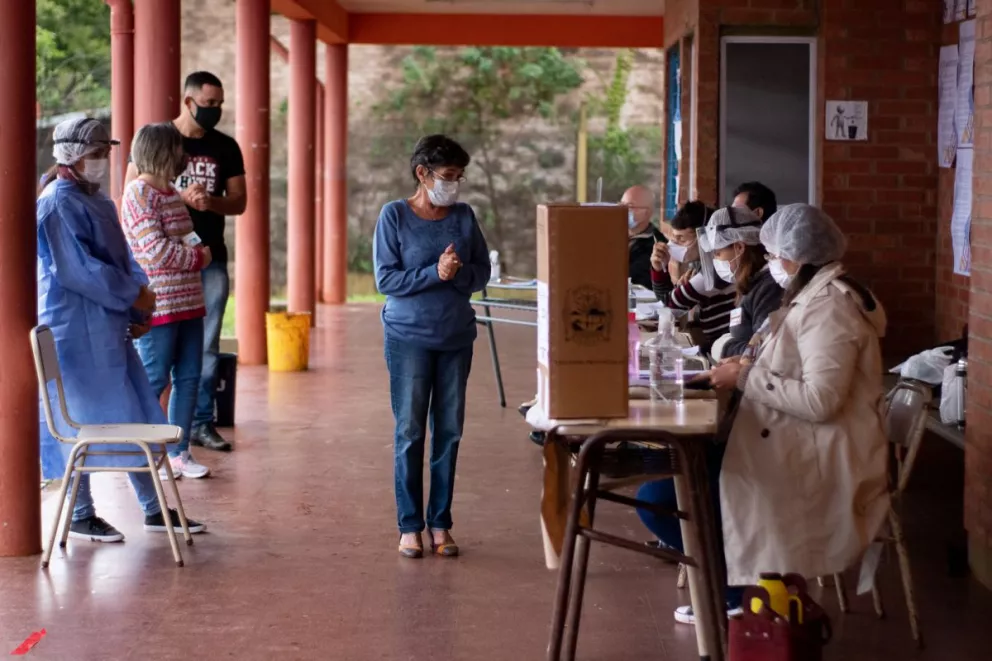 Con poca afluencia de votantes culminaron las elecciones en Eldorado