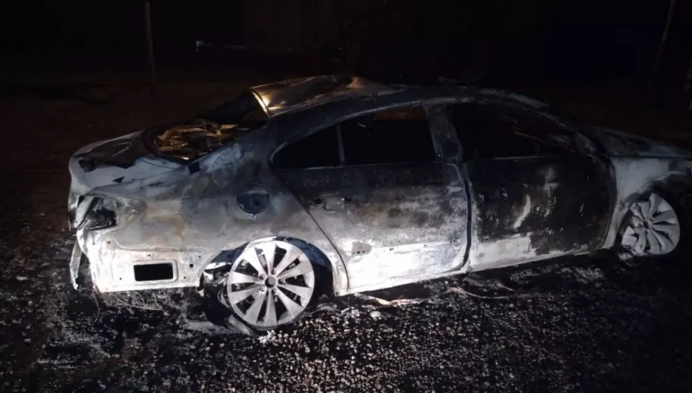 Investigan incendio de un auto en el centro de Oberá