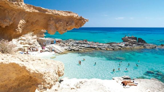 España reabrió sus playas a los turistas vacunados España reabrió sus playas a los turistas vacunados