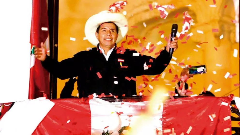 Sin confirmación oficial, Castillo proclamó su victoria en Perú