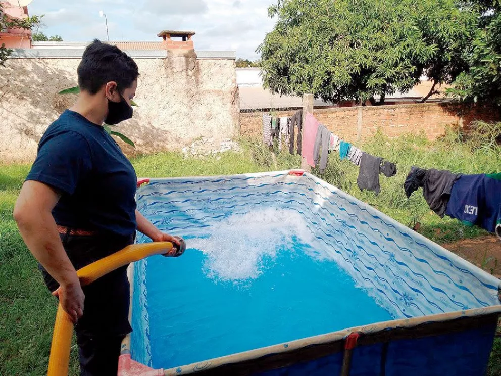 Bomberos de varias comunas llevaron agua a los vecinos de Puerto Iguazú