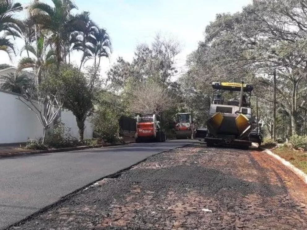 Más asfalto sobre empedrado en Puerto Libertad