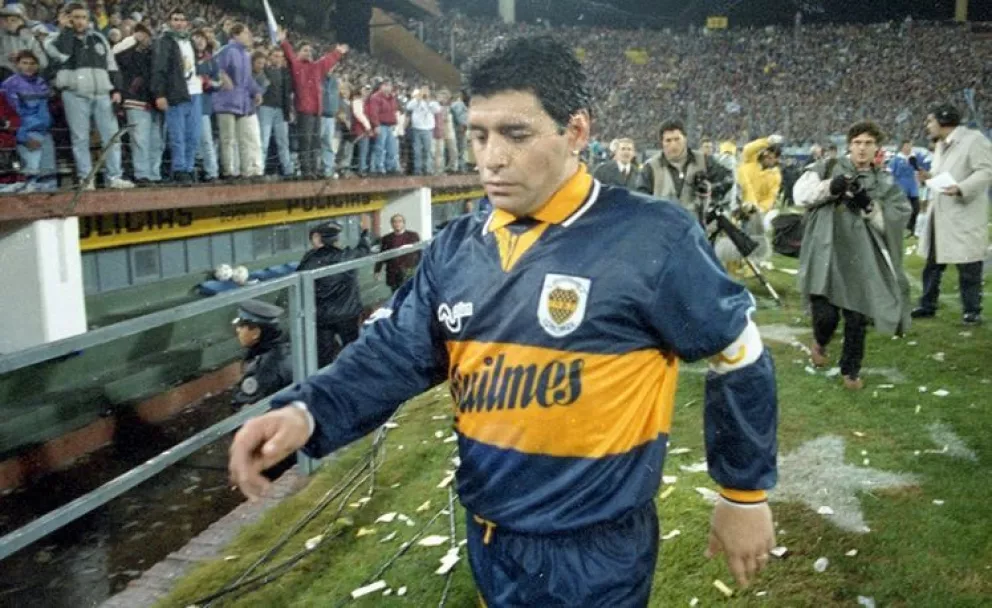 Se cumplen 25 años de la última expulsión de Maradona y del cruce con Castrilli