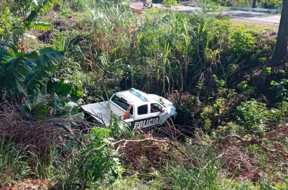 Panambí: patrullero sin chofer terminó contra un árbol