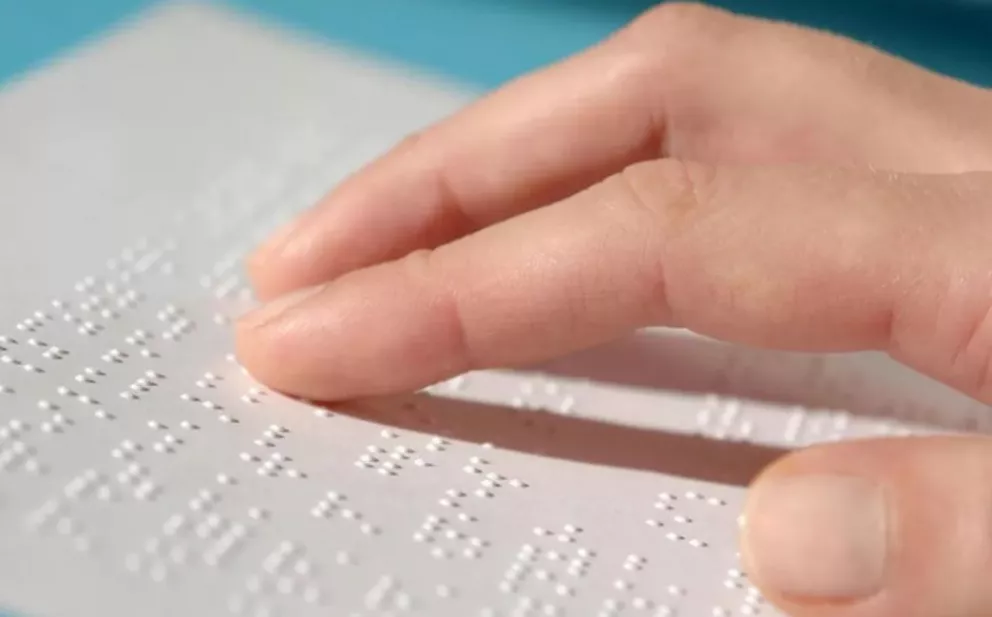 Pondrán placas en braille en edificios públicos
