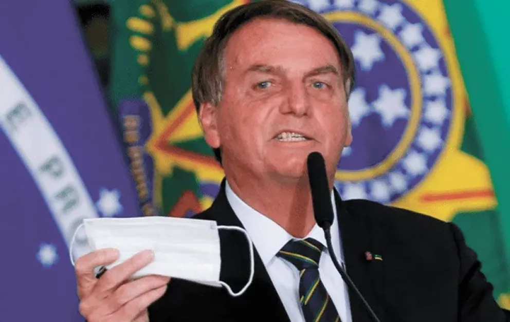 Bolsonaro se sacó el barbijo  e insultó a un periodista 