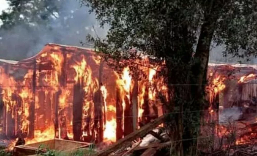 Incendio en Jardín América dejó con lo puesto a una familia