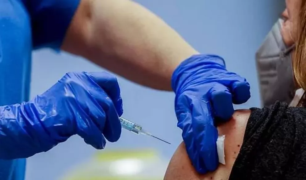 Argentina se encuentra entre los 20 países del mundo que aplicaron más vacunas contra la Covid-19
