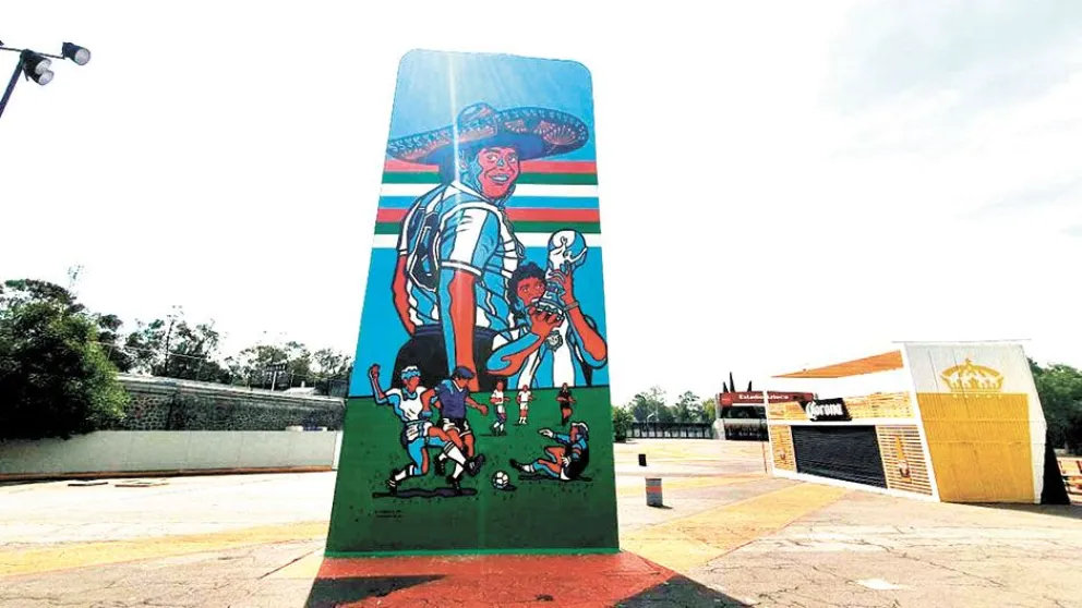 Inauguraron un impactante mural de Maradona en el mítico estadio Azteca