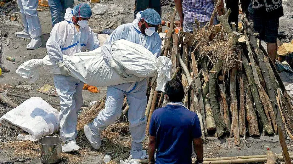 India: caen los contagios, pero  aún se acumulan los muertos