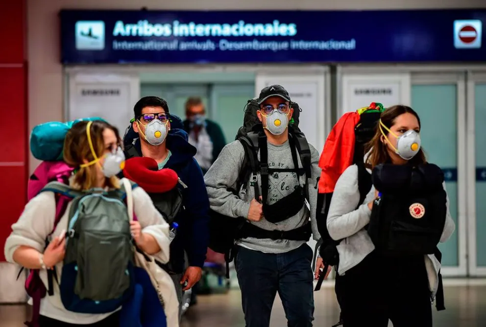 Migraciones aclaró que “no hay 45 mil varados en el exterior”