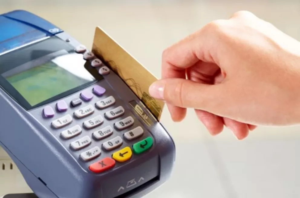 Las operaciones con tarjetas de crédito crecen casi 60% en el último año
