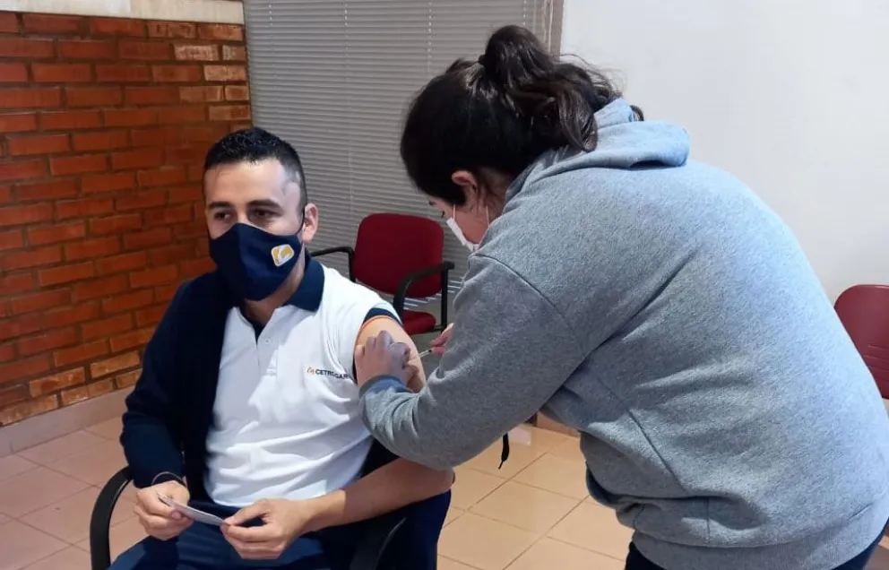 Vacunarán desde hoy a mayores de 18 años de edad