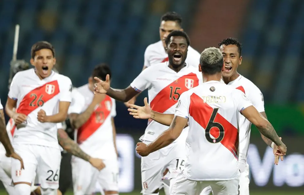 En un partido vibrante, Perú eliminó a Paraguay en los penales