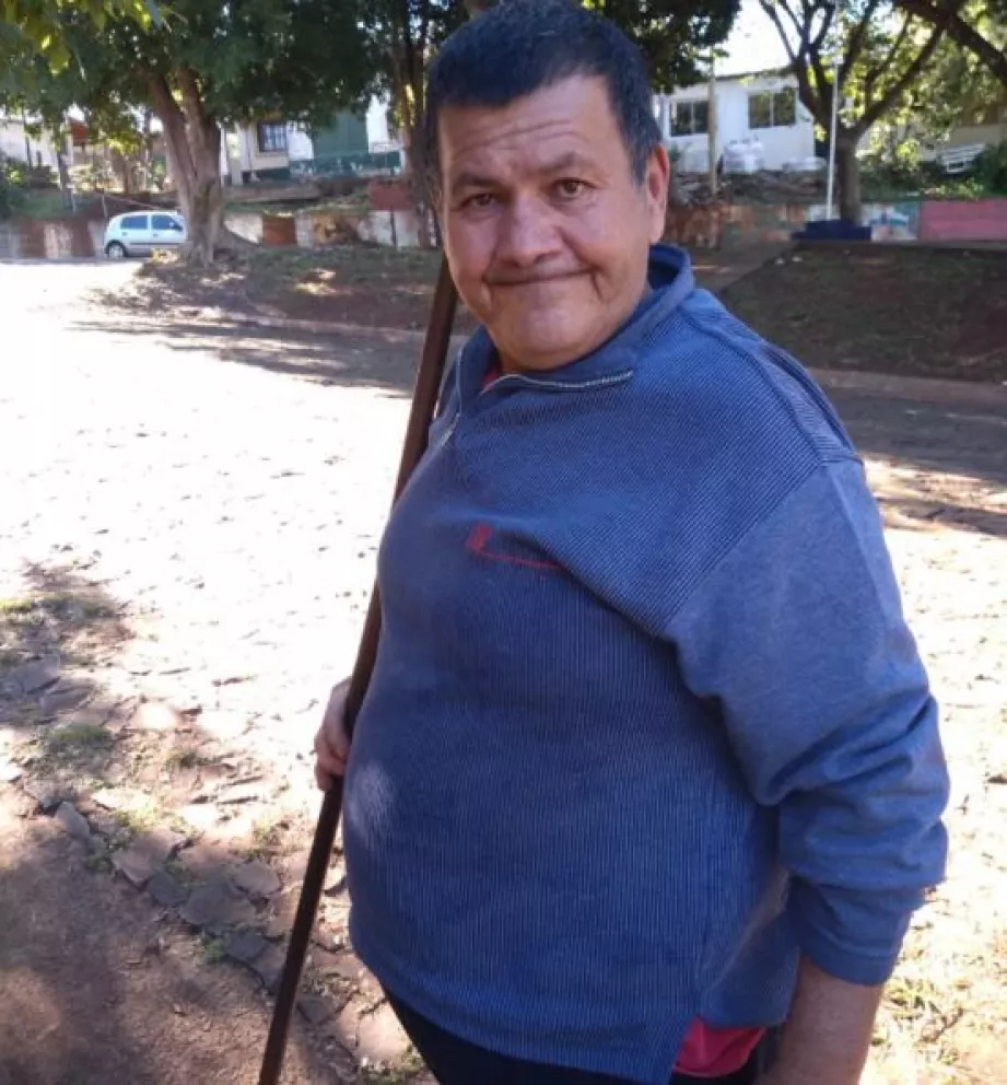 Luisito, el jardinero de Villa cabello, busca una changa 