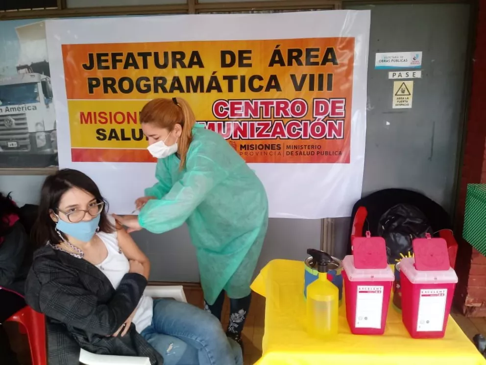 Jardín América y Capioví continúan con los operativos de vacunación extramuros 