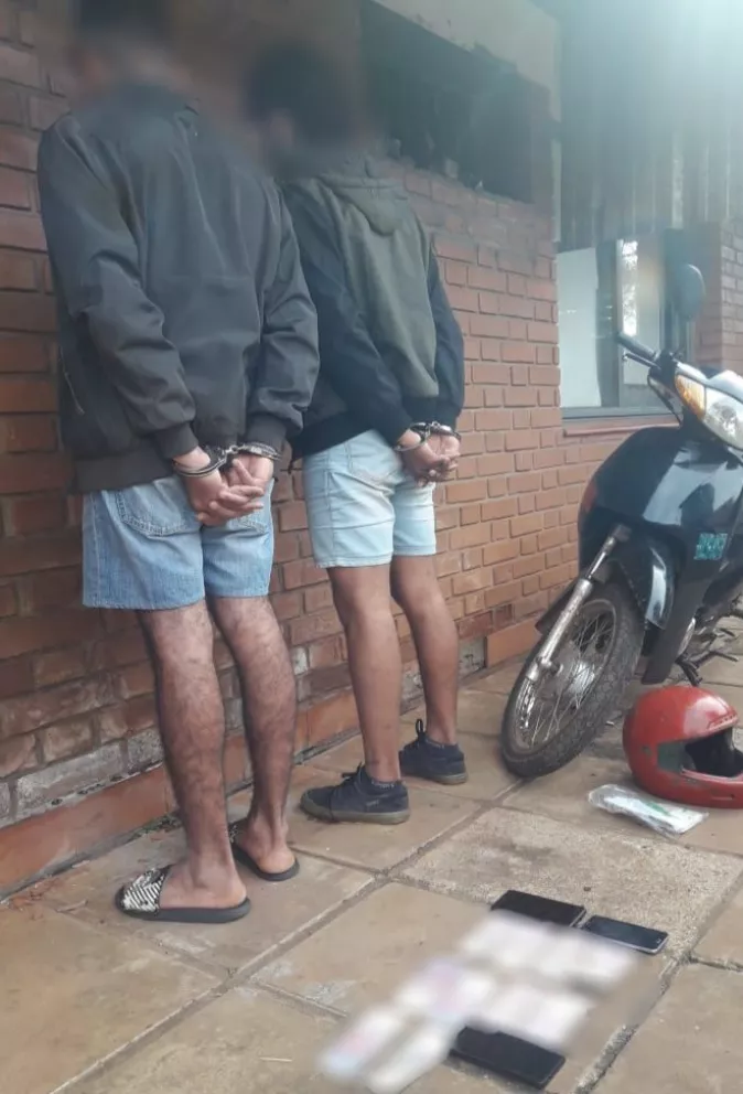Detuvieron a dos presuntos arrebatadores que se desplazaban en una moto robada