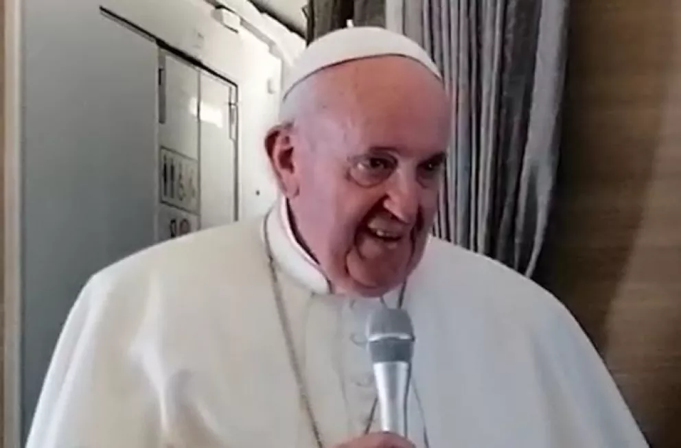 Francisco lamentó que "siempre que el Papa está enfermo corre brisa o huracán de cónclave"