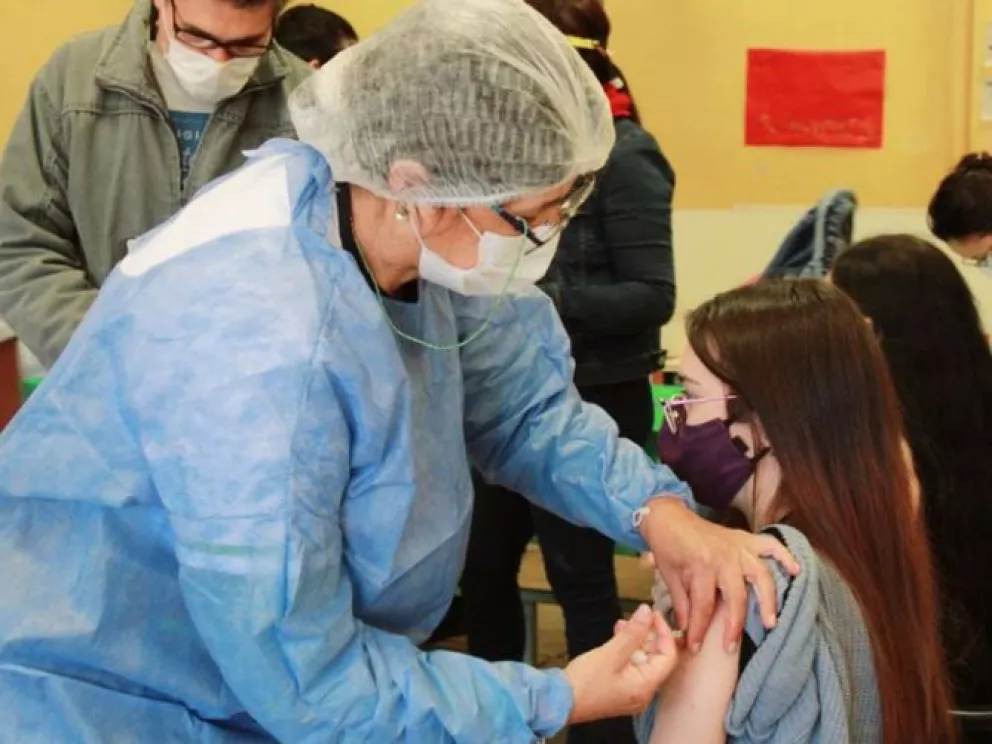 Continúa la vacunación a estudiantes de la Unam