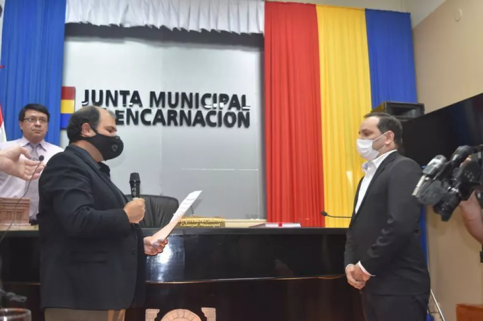 Concejal colorado es electo intendente de Encarnación tras renuncia de Luis Yd