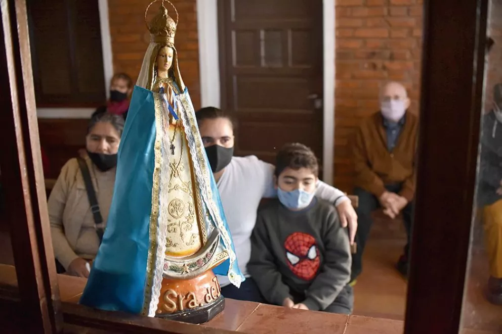 Con Itatí cerrada, los devotos  alaban a María desde Misiones