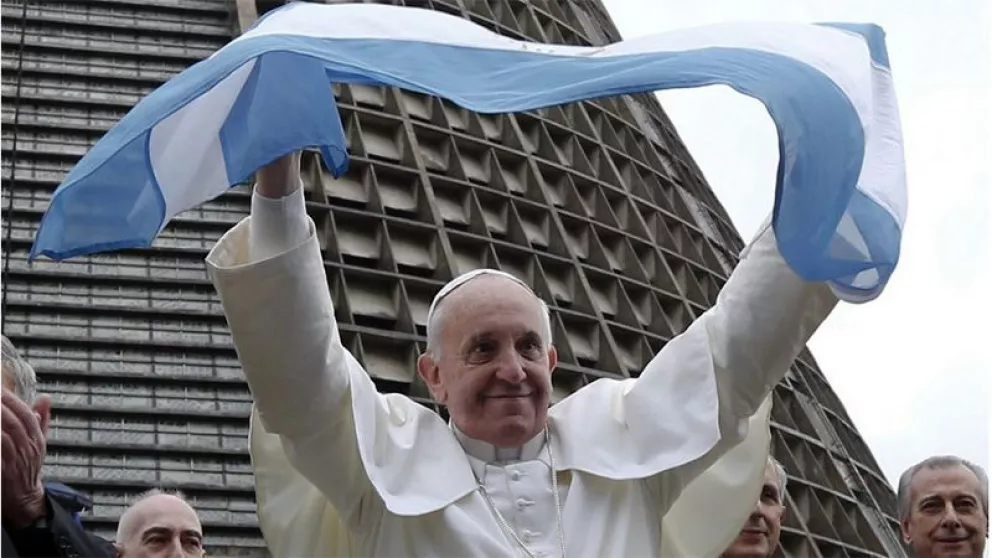 El Papa Francisco expresó su "alegría" por los títulos de Argentina e Italia 