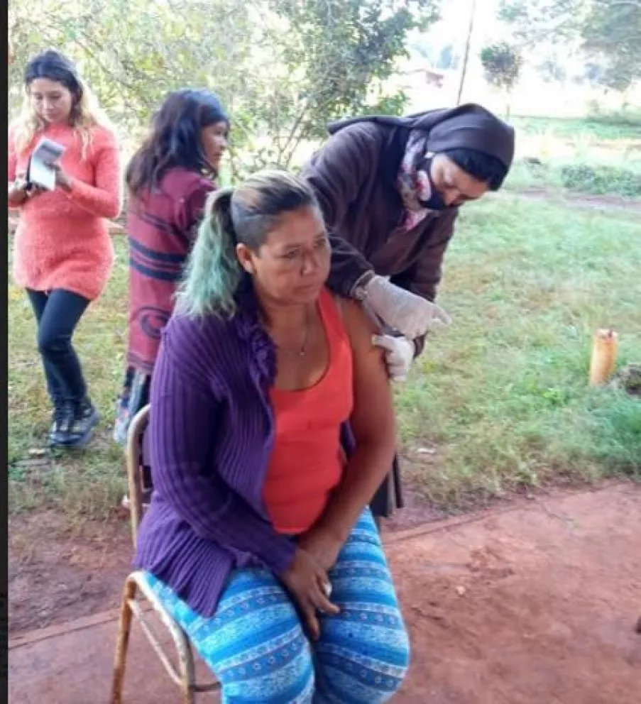 Comenzó la vacunación masiva en aldeas guaraníes de Colonia Delicia