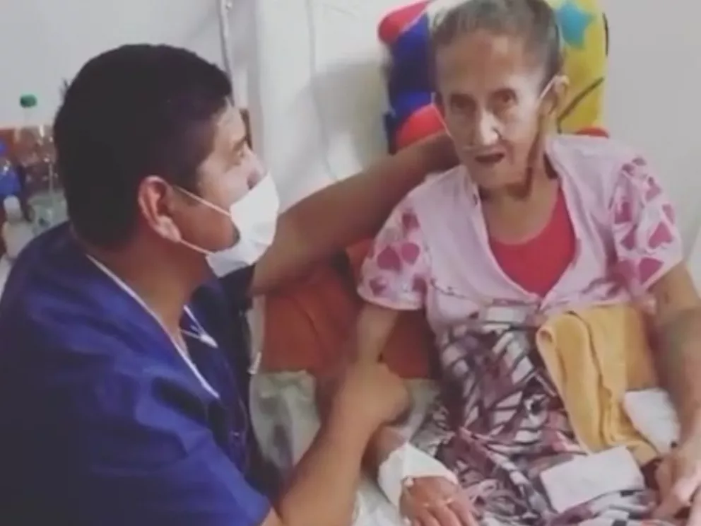 Enfermero de Eldorado deslumbra con su canto regalando alegría y esperanza a sus pacientes