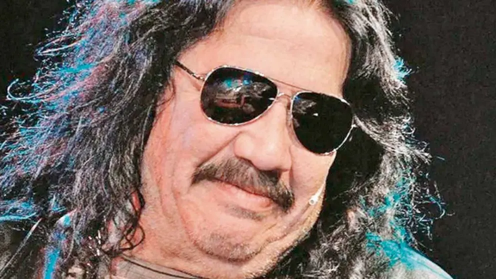 El ex manal, Alejandro Medina, regresa con un concierto en vivo 