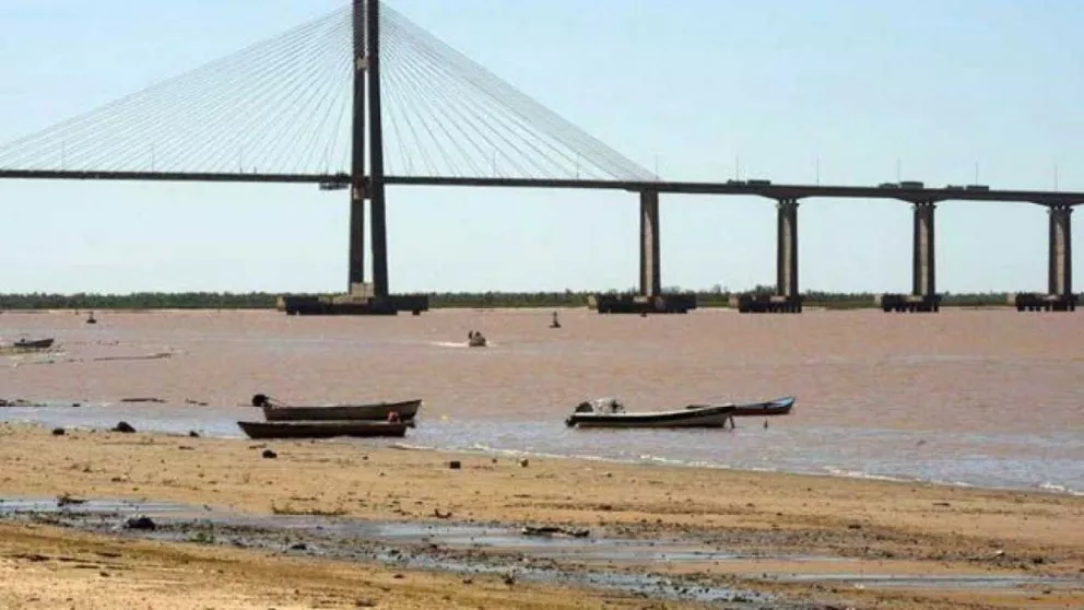 Piden limitar el consumo de agua por la bajante del río Paraná