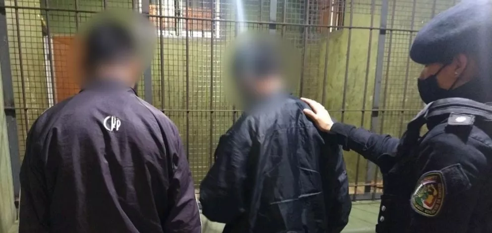 Dos jóvenes acusados de robar ropa, a la cárcel
